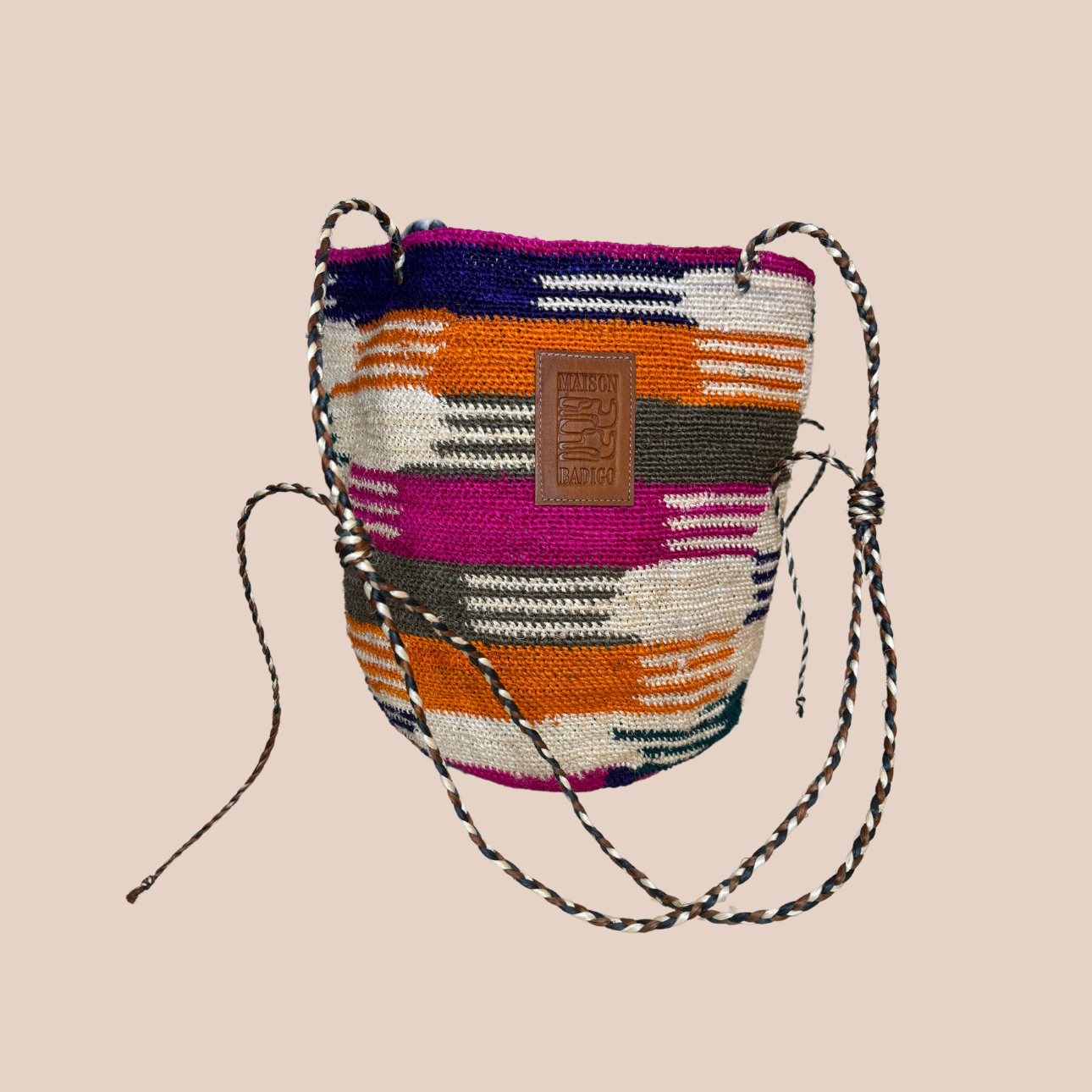 Image du sac ROSALITA doublure tie&dye de Maison Badigo, sac en fibres de cactus multicolore unique et tendance