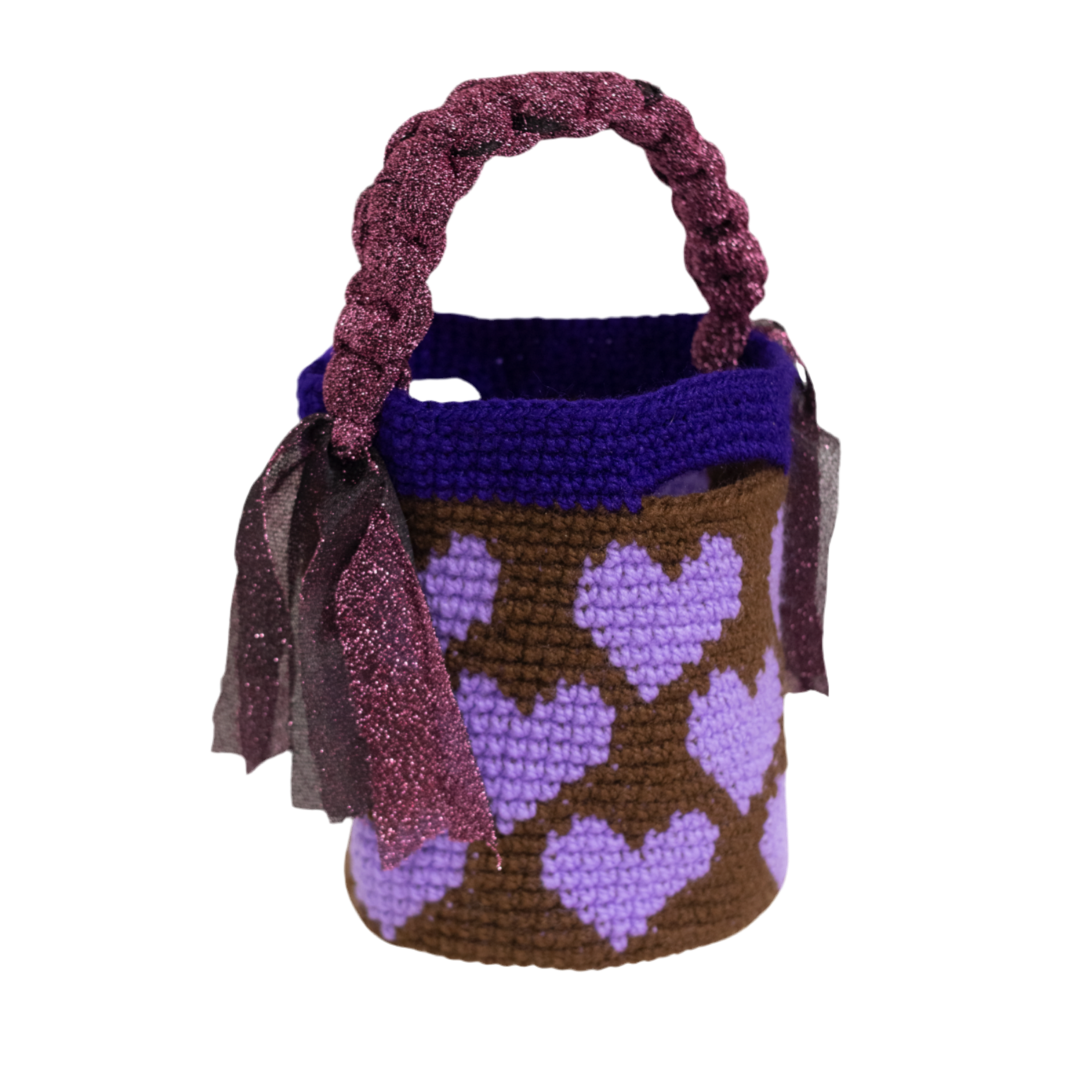 Pequeñito corazón morado, mini sac en crochet