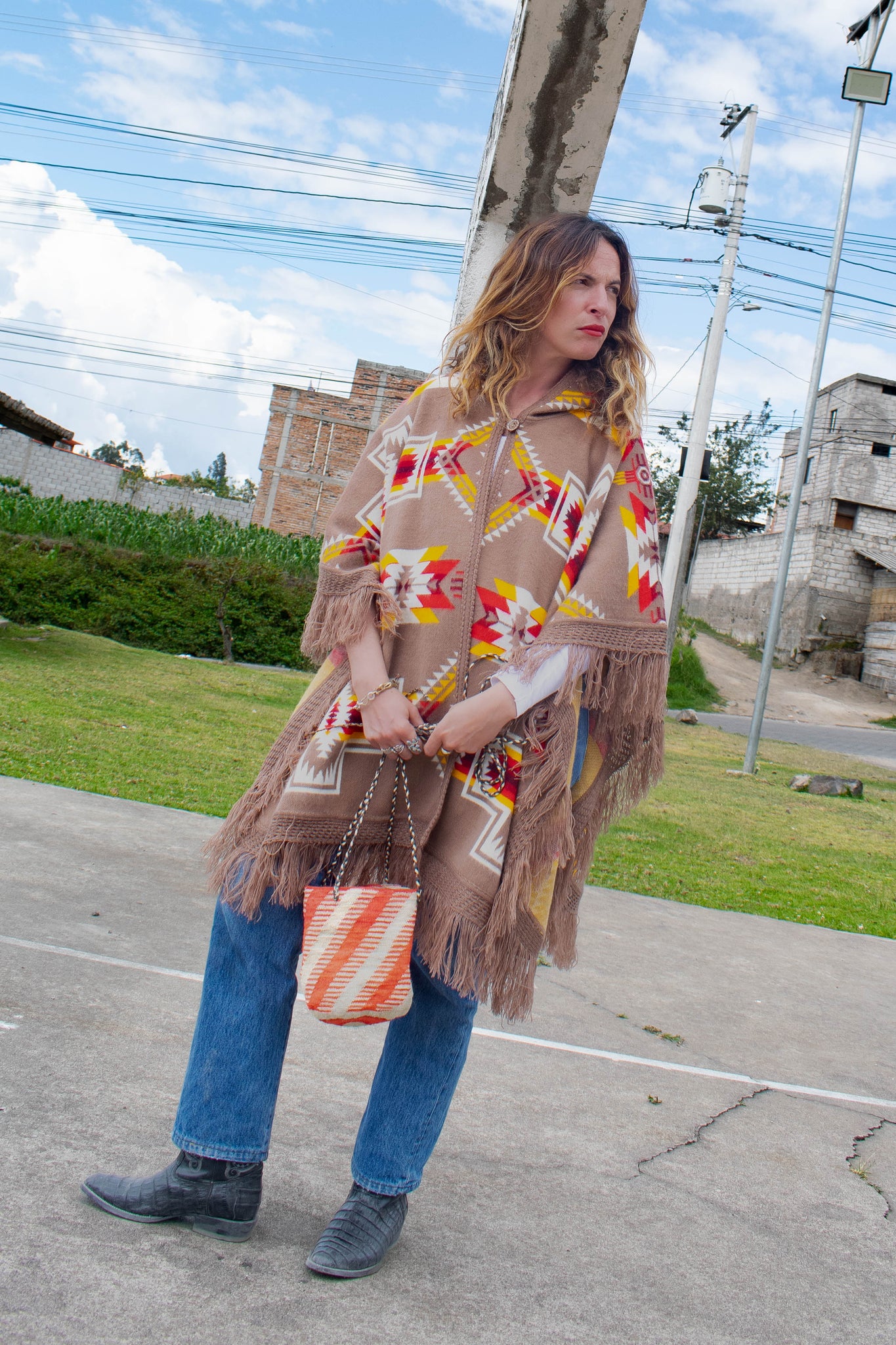 Mountain, poncho marron aux motifs aztèques