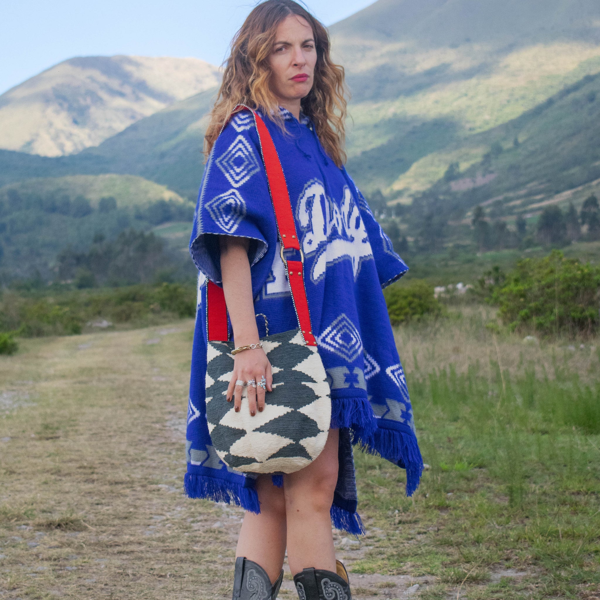 Faja, sac en fibres de cactus et anse rouge