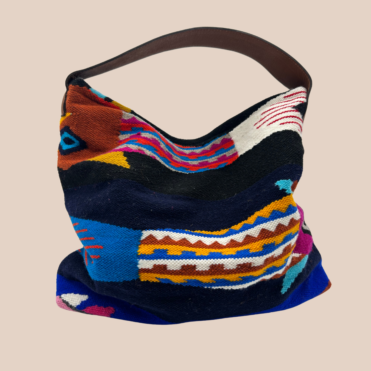 Handwoven South American wool tapestry bag with fish patterns.
Leather handle, navy blue velvet lining, and an interior pocket.
Magnetic closure.