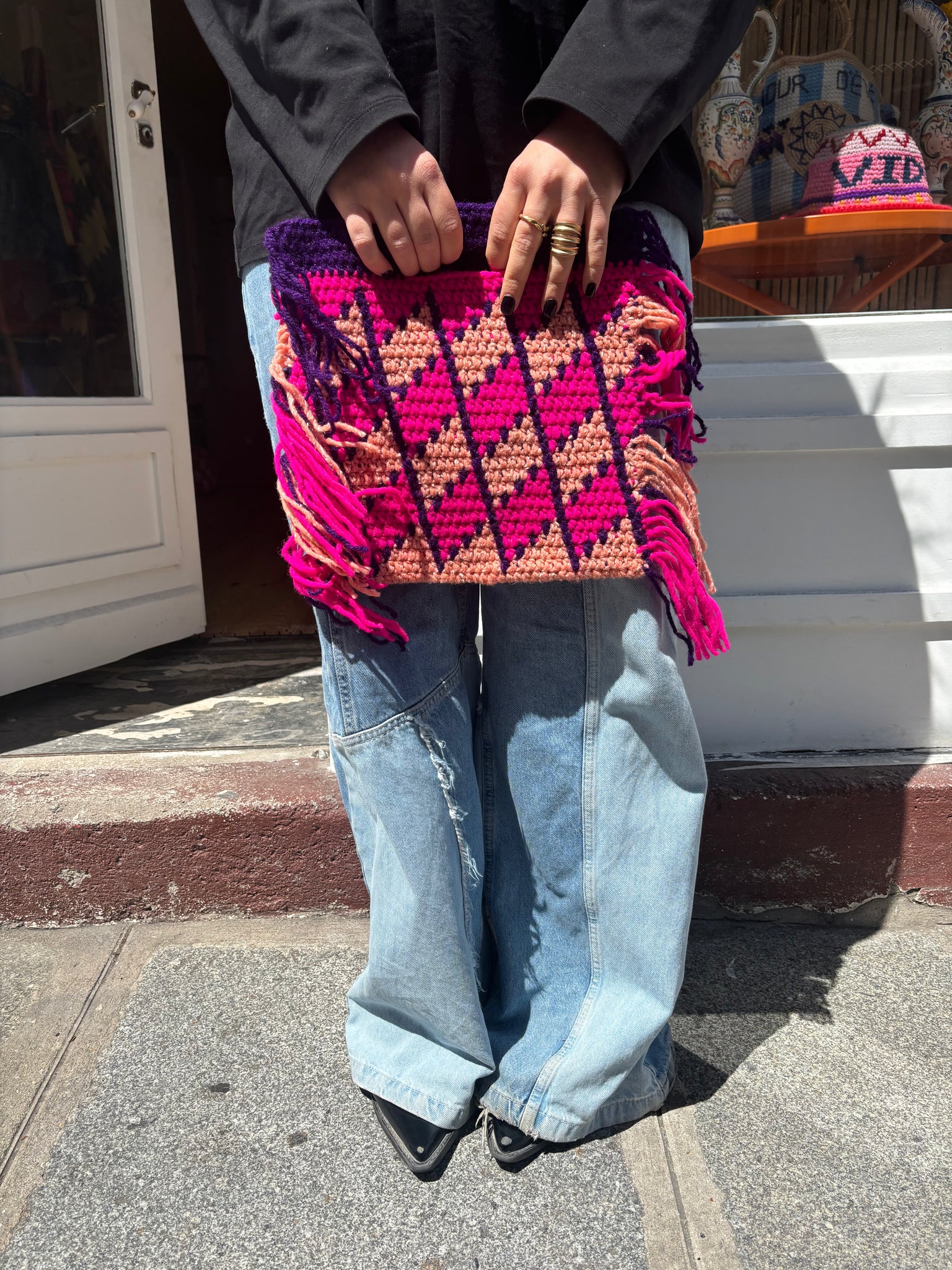 Pochette en crochet Flecos deux roses