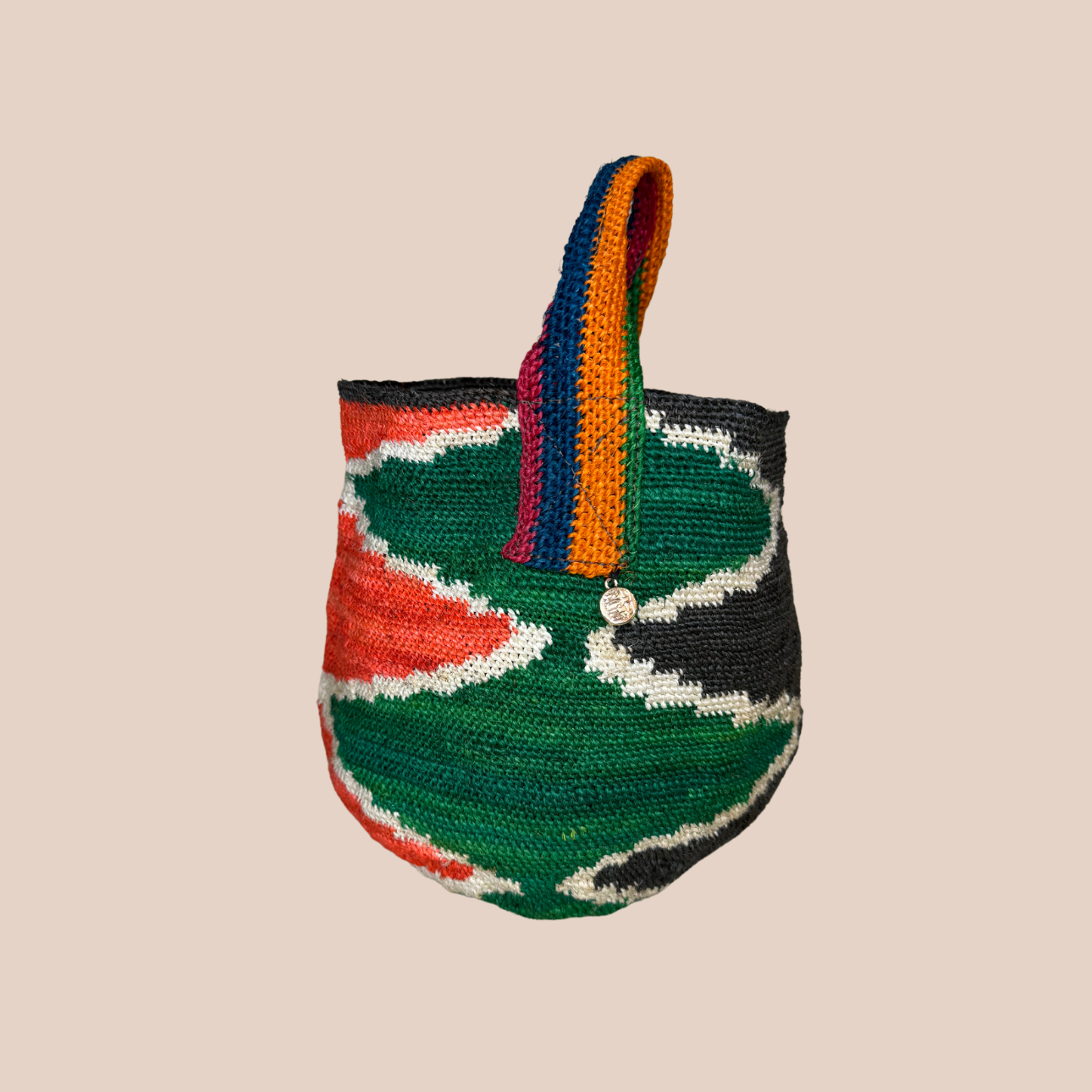 Image du sac Bahia de chez maison badigo, sac en fibres naturelle de cactus multicolore