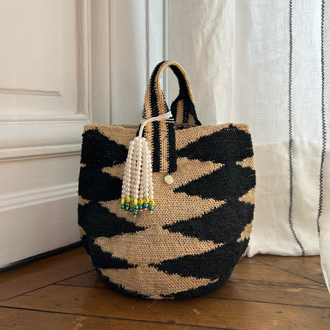 Image d'un sac bahia avec accessoire perles de Maison Badigo