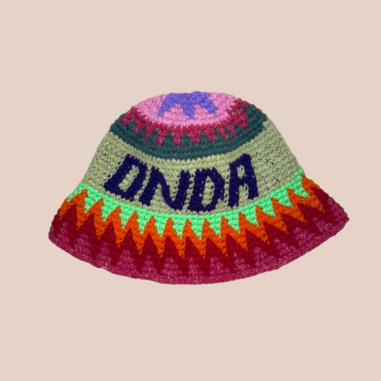 Image du bucket hat inscription BUENA et ONDA de Maison Badigo, bucket hat (bob) multicolore unique et tendance