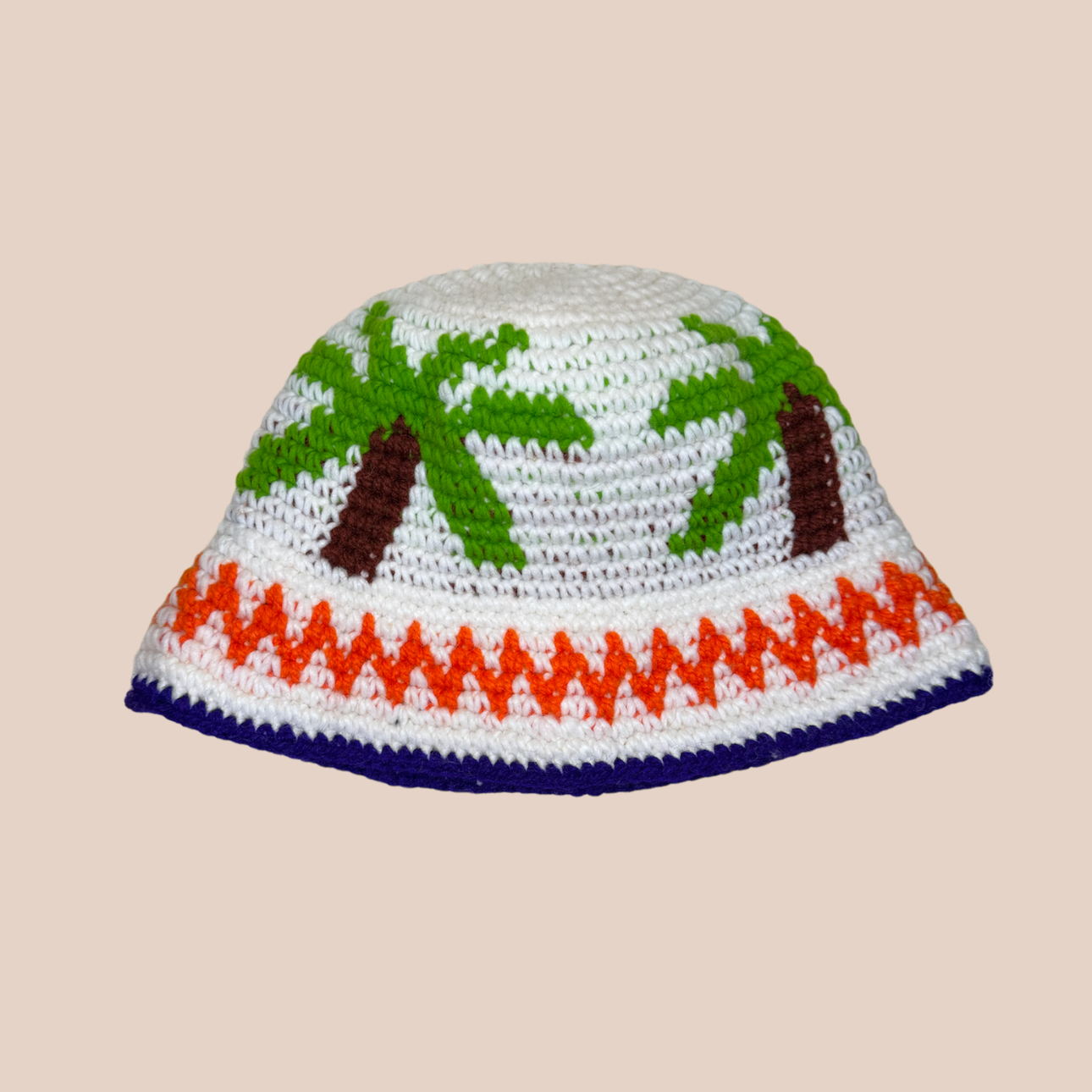 Image du bucket hat motif palmiers de Maison Badigo, bucket hat (bob) multicolore et tendance
