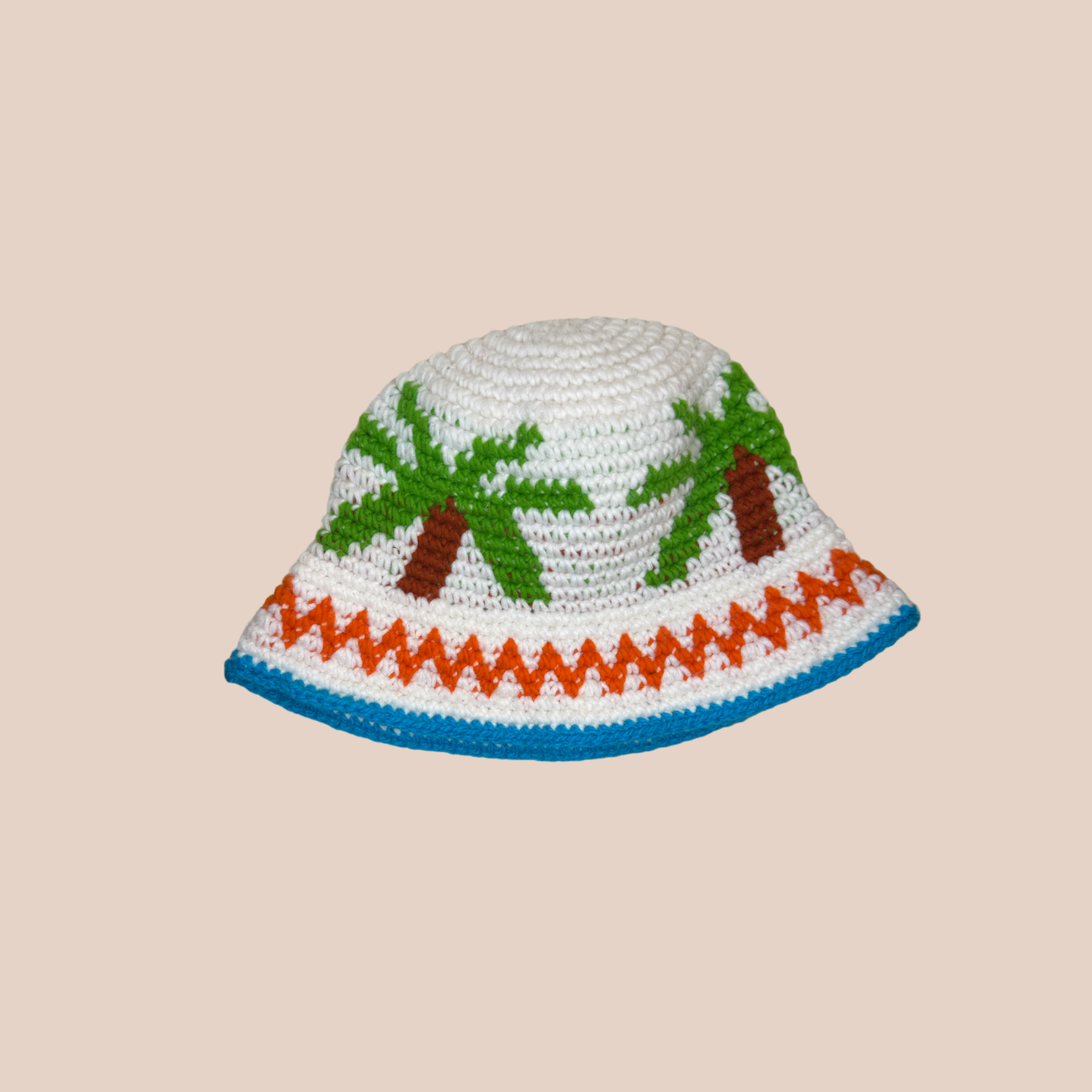 Image du bucket hat motifs palmiers de Maison Badigo, bucket hat (bob) blanc unique et tendance