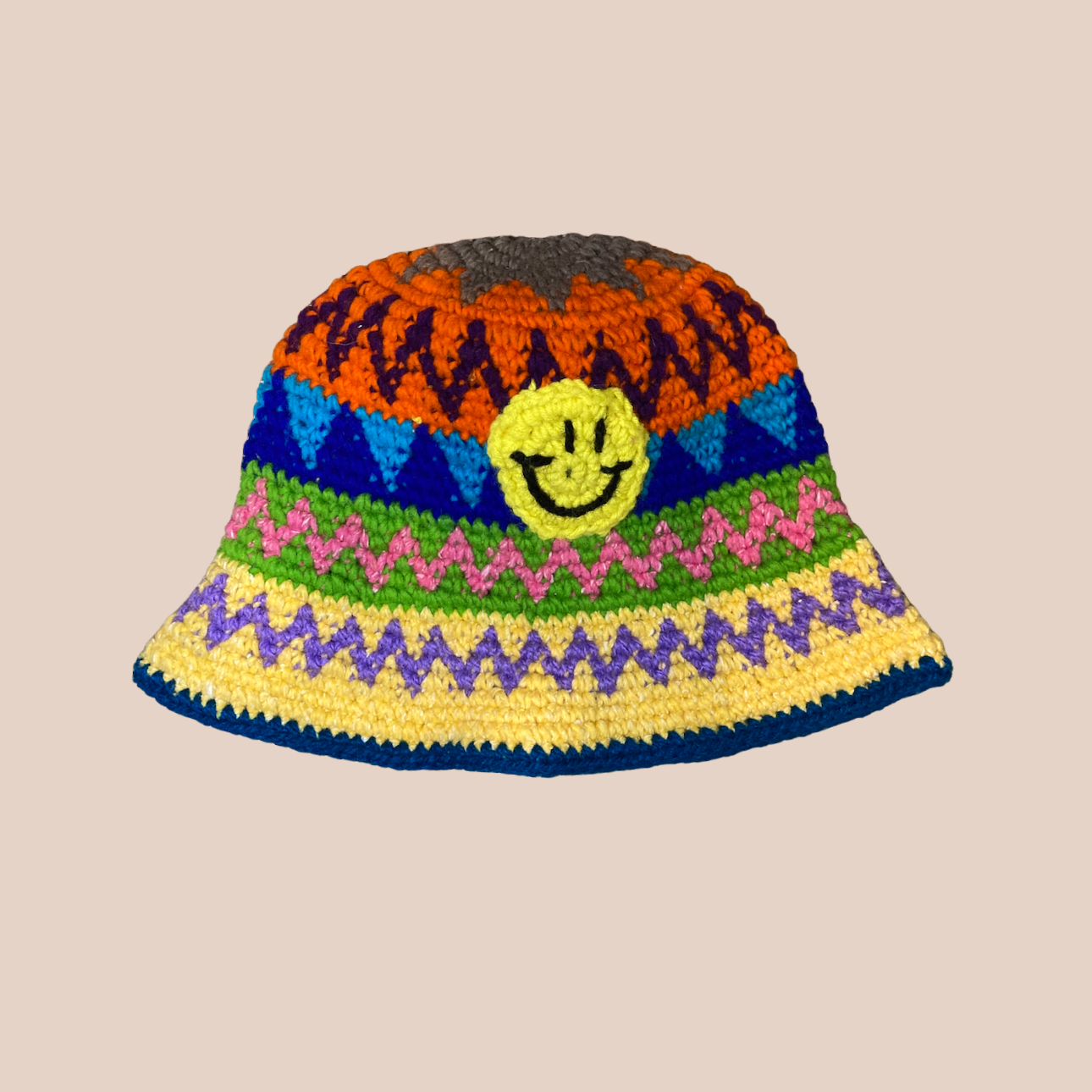 Image du bucket hat motifs smiley de Maison Badigo, bucket hat (bob) multicolore unique et tendance