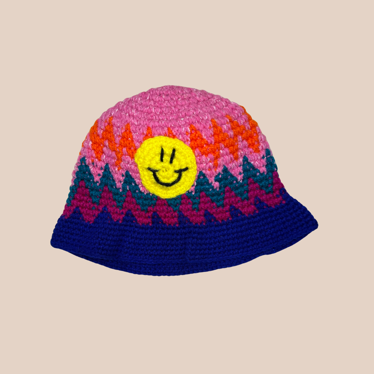 Image du bucket hat motif smiley de Maison Badigo, bucket hat (bob) multicolore unique et tendance
