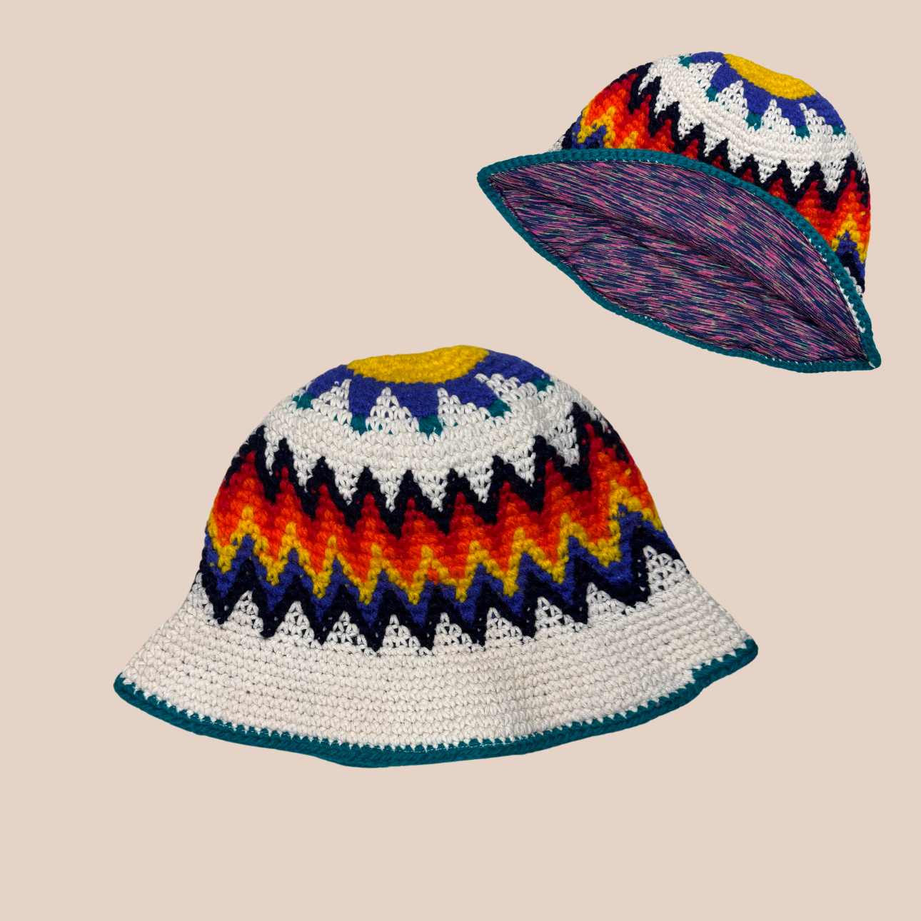 Un bucket hat crocheté en laine et acrylique, arborant des couleurs vives et audacieuses, doublure colorée