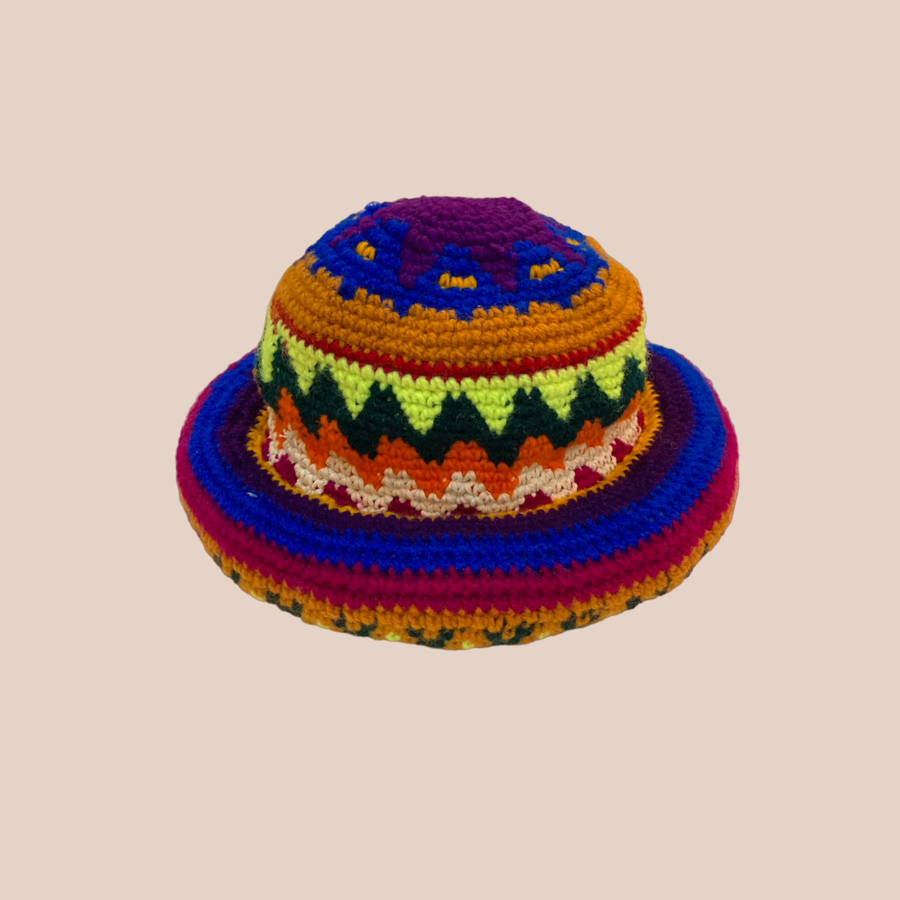 Image du bucket hat NOMAD de Maison Badigo, bucket hat en laines coloré avec revers rembourré