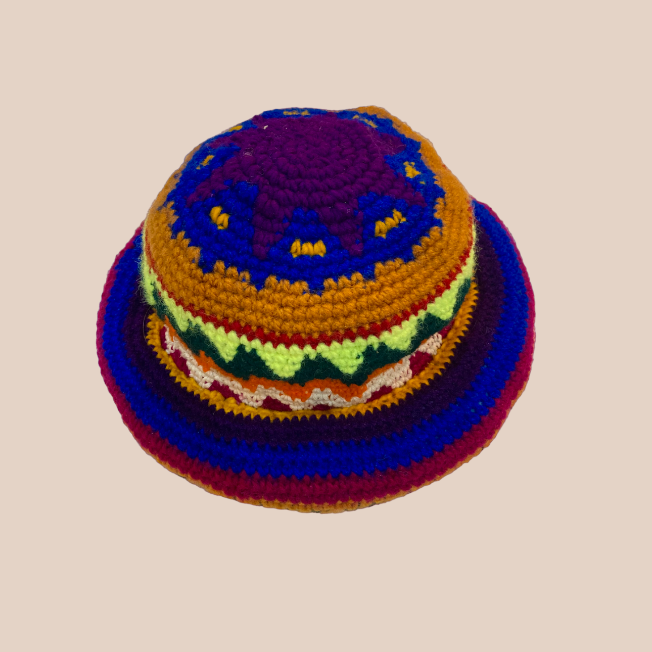 Image du bucket hat NOMAD de Maison Badigo, bucket hat en laines coloré avec revers rembourré