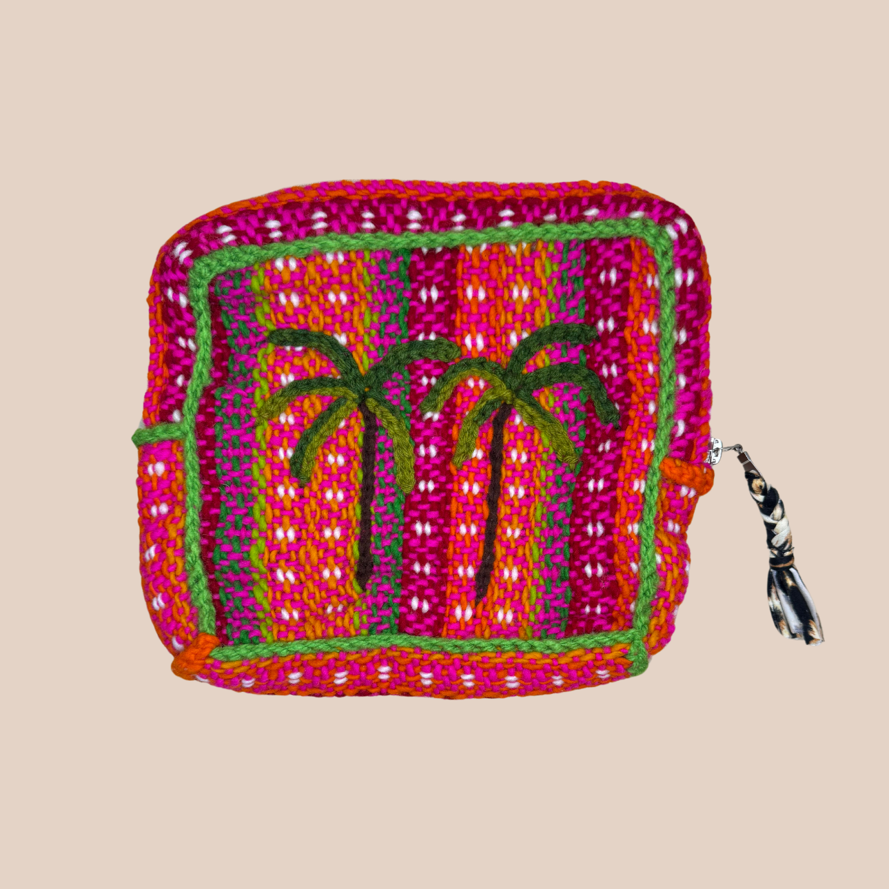 Image de la pochette feliz palmiers de Maison Badigo , pochette tendance et unique en laine crocheté
