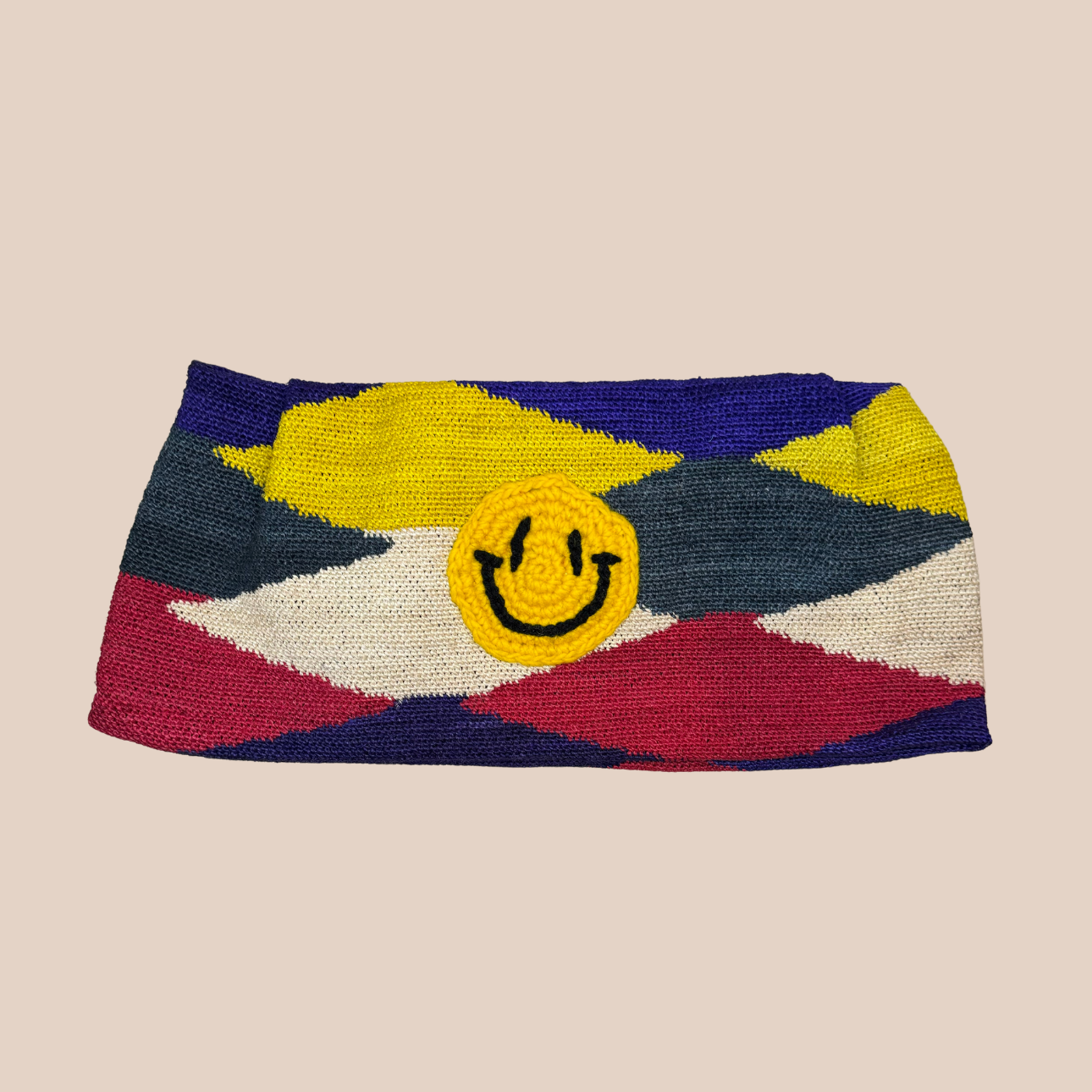 Image de la pochette isla smiley de Maison Badigo , pochette tendance et unique en fibres naturelles de cactus