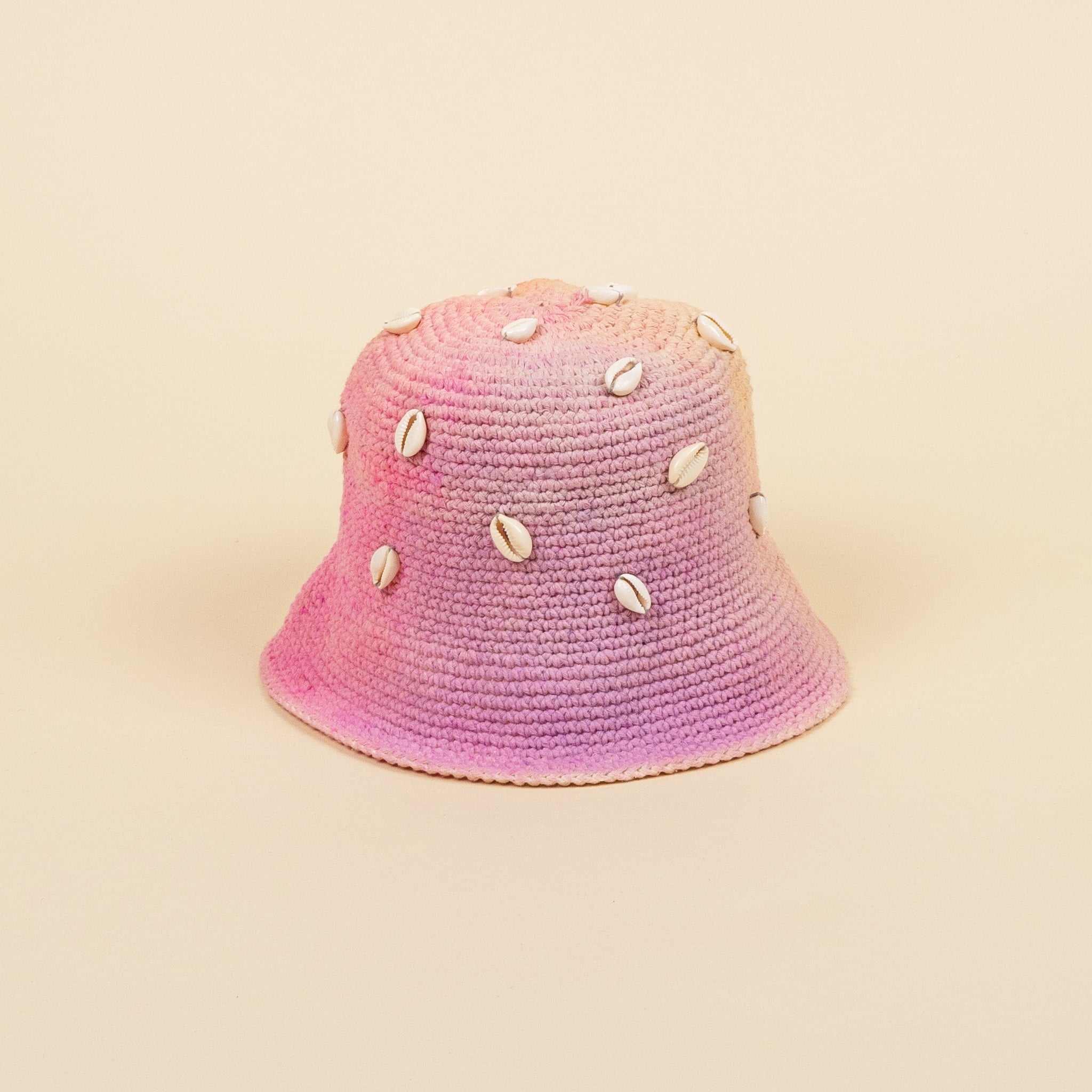 Image du bucket hat Kanil de Maison Badigo, bucket hat (bob) en cotton crocheté multicolore doublée unique et tendance