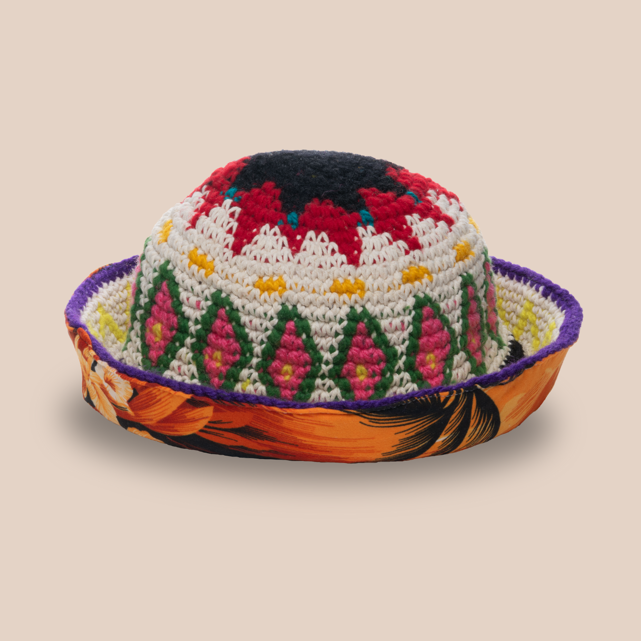 Image du bucket hat Leo de Maison Badigo, bucket hat (bob) en laine crocheté multicolore doublée unique et tendance