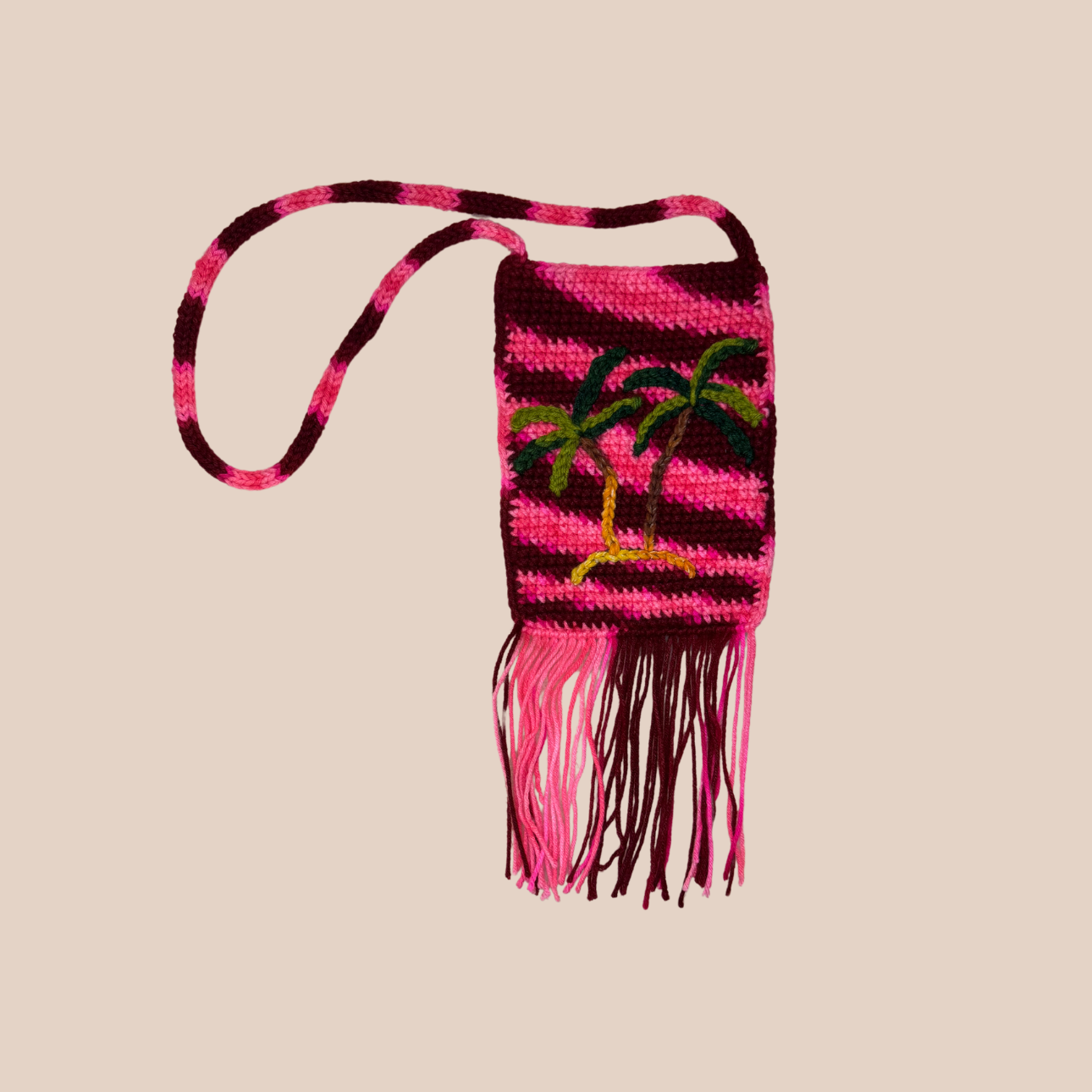 Image du mini sac palmiers de Maison Badigo , sac tendance et unique avec des franges