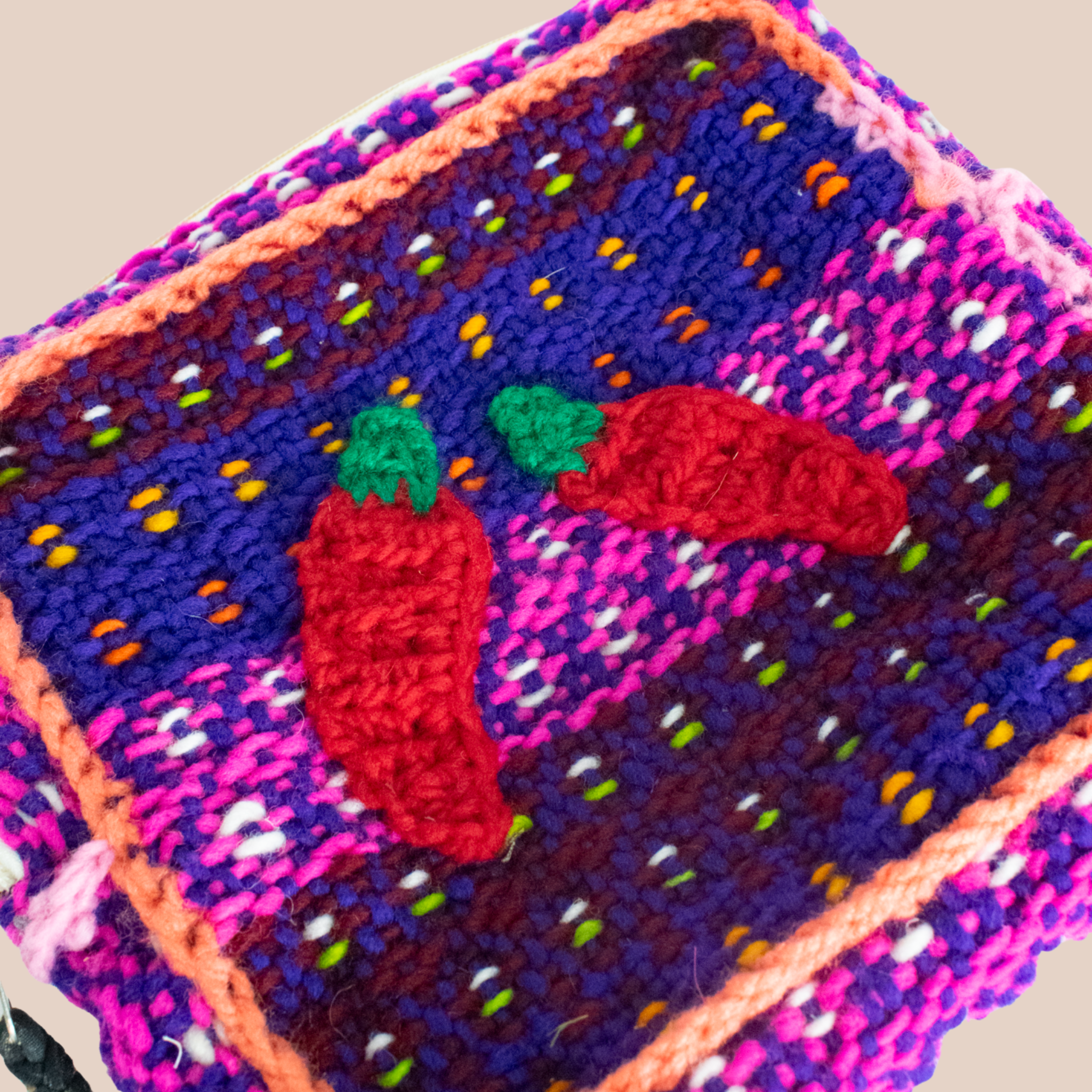 Pochette Feliz Pimientos, pochette en laine crocheté