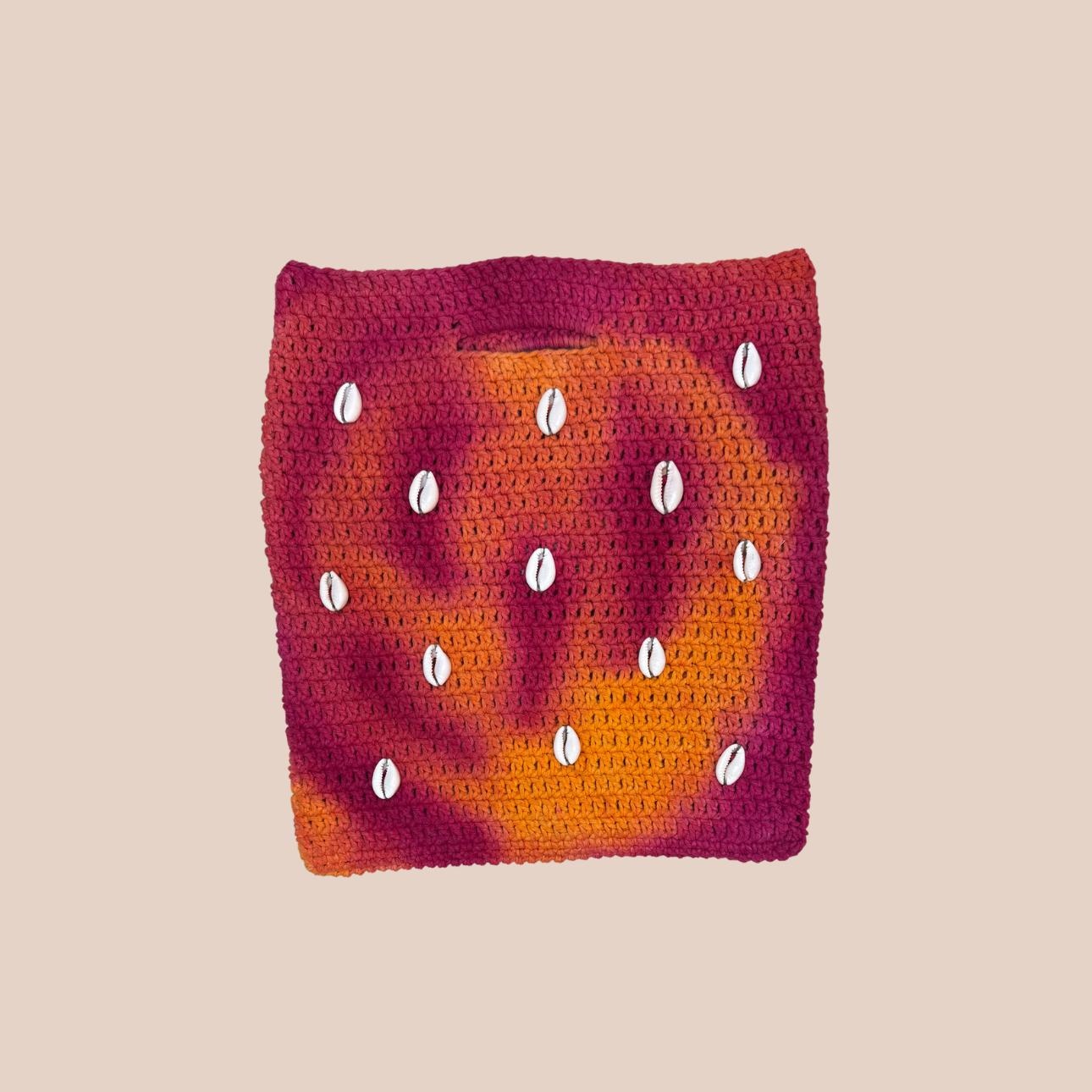  Image du sac CONCHA decoration coquillages cousues main de Maison Badigo, sac en laine crocheté multicolore unique et tendance