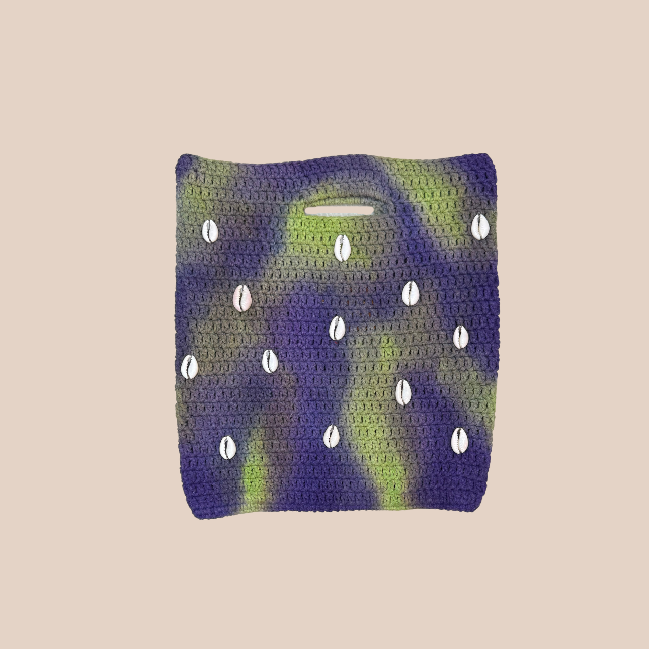  Image du sac CONCHA decoration coquillages cousues main de Maison Badigo, sac en laine crocheté multicolore unique et tendance
