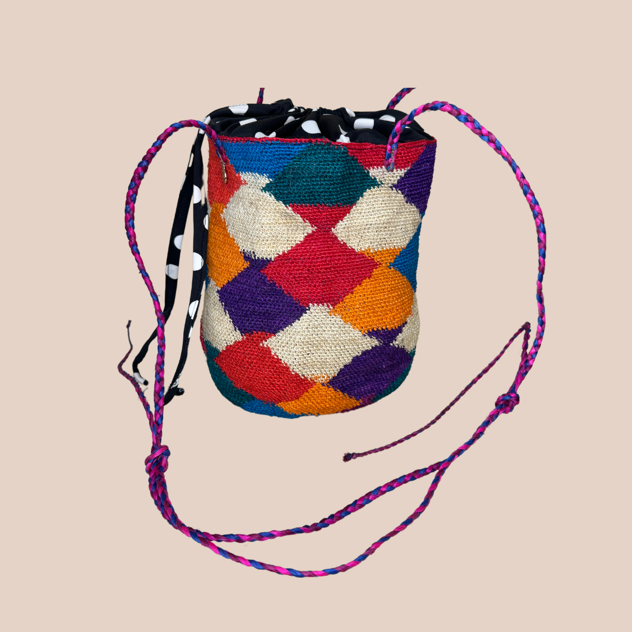  Image du sac GUAPITA doublure noire pois blancs de Maison Badigo, sac en fibres de cactus multicolore unique et tendance