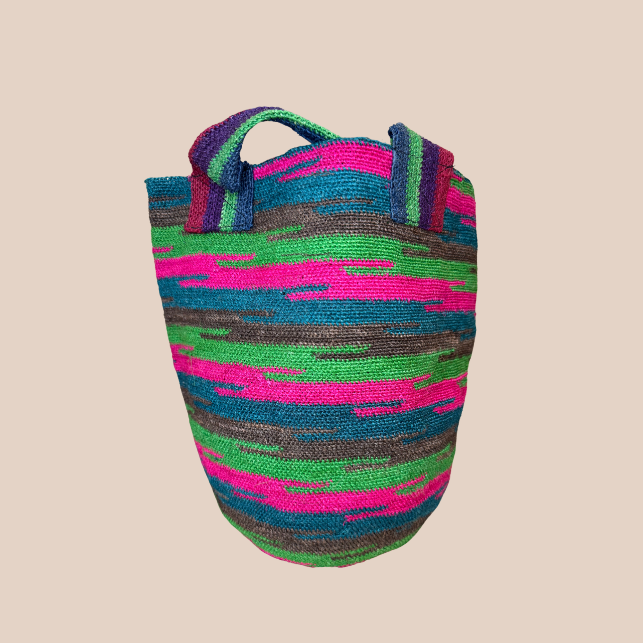 Image du sac IKAL de Maison Badigo, sac en fibres naturelles de cactus multicolore unique et tendance