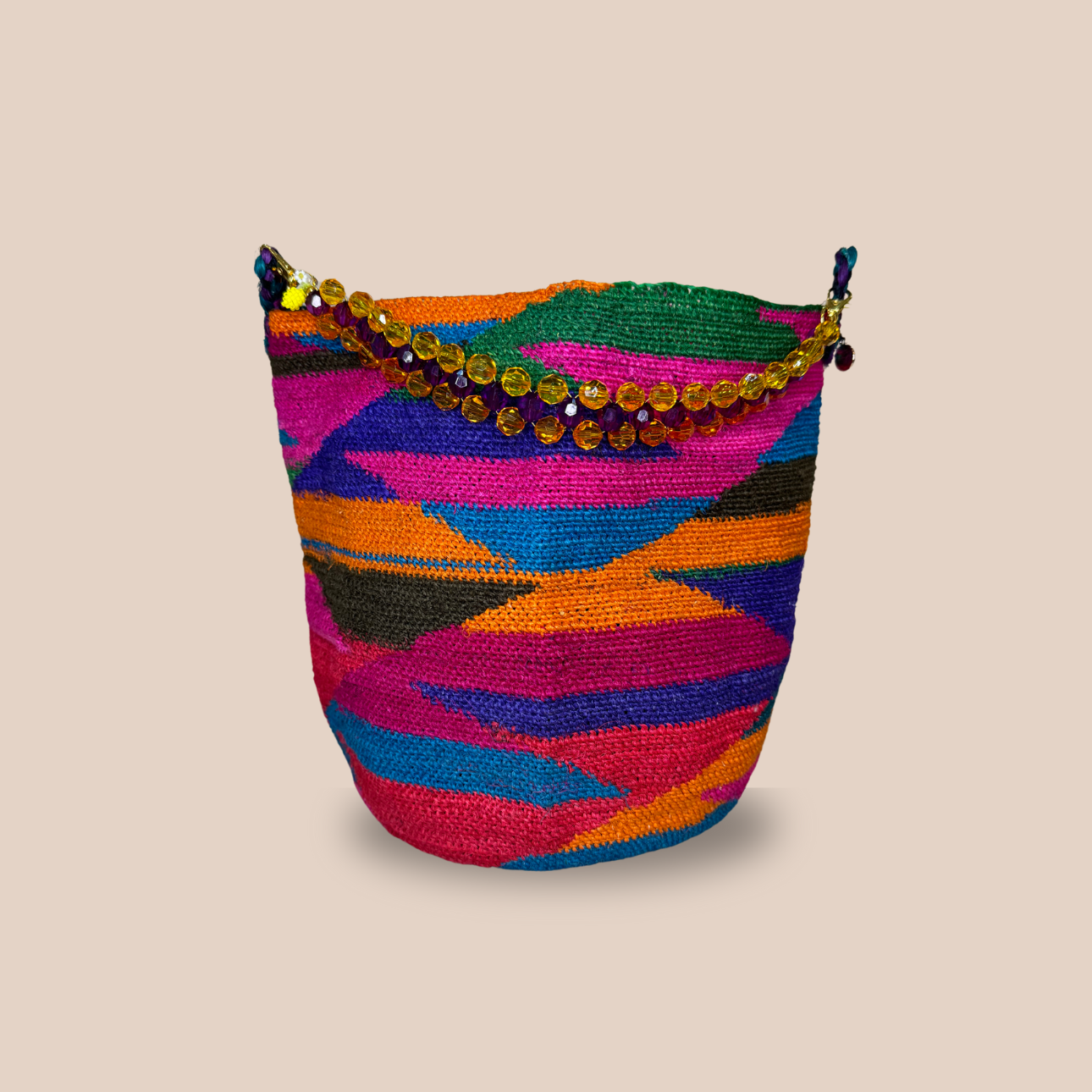 Un sac PRINCESA CITRON de Maison Badigo, un sac coloré, fait en fibres de cactus naturelle, anse a perles avec motif citron