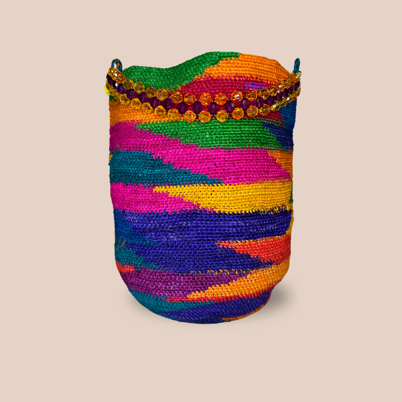 Image d'un sac PRINCESA CITRON de Maison Badigo, un sac coloré, fait en fibres de cactus naturelle avec anse en perles, motif citron 