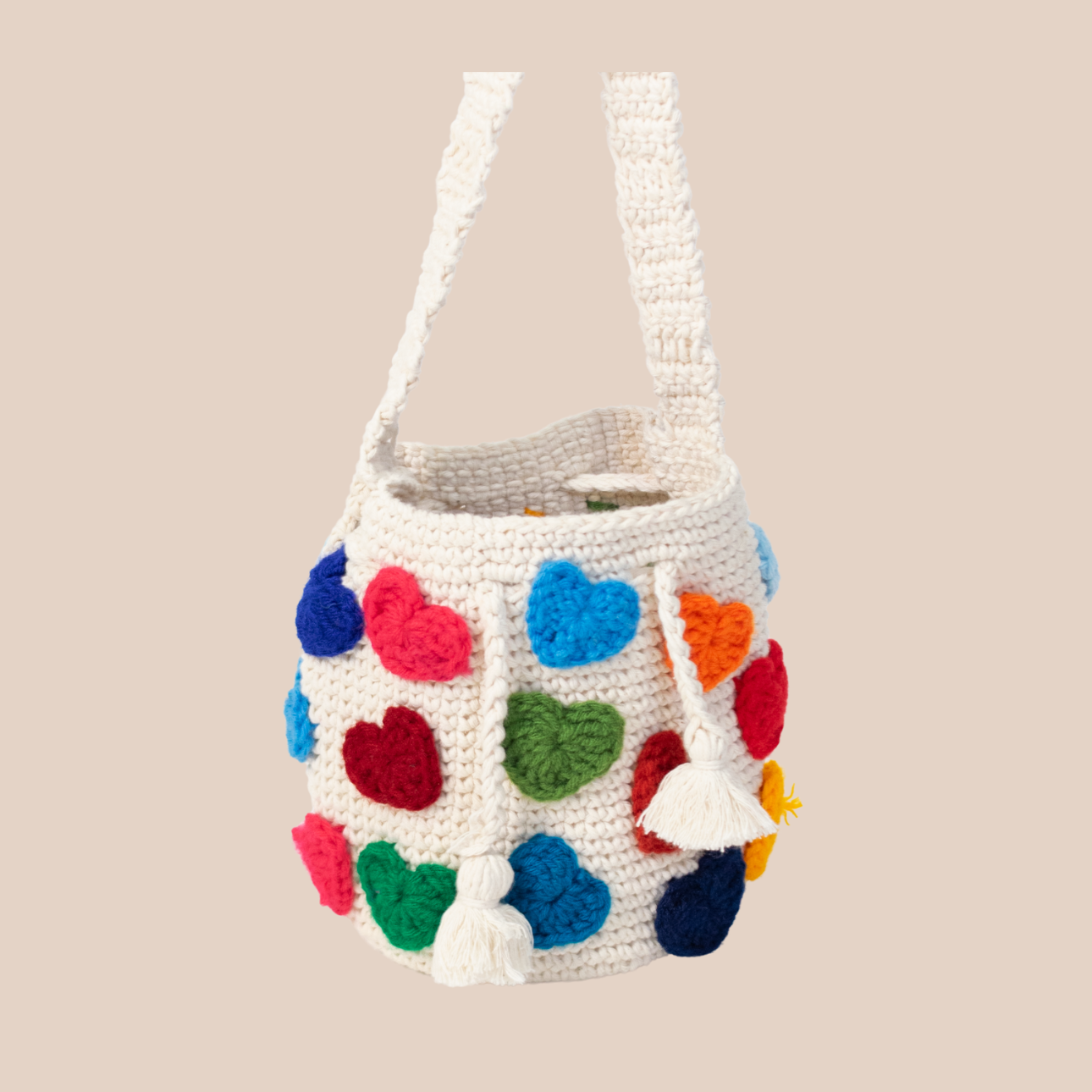Hand-crocheted cotton pouch.
Multicolored heart patterns and drawstrings with pom-poms.
Two mini handles for hand carry.